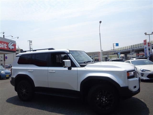 Car thumbnail 3