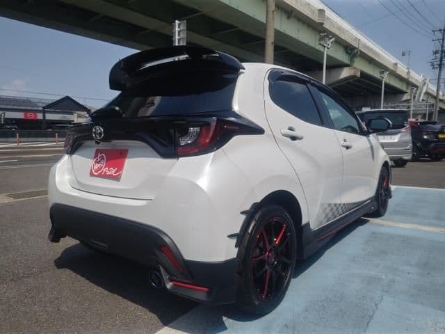 Car thumbnail 3
