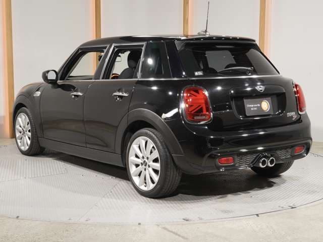 Car thumbnail 2