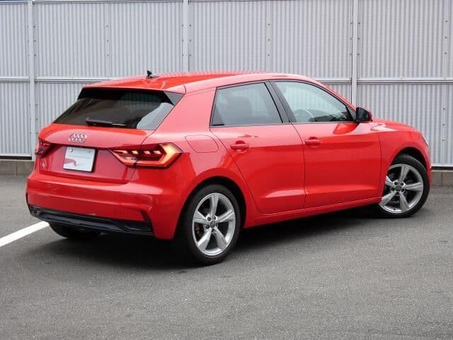 Car thumbnail 3