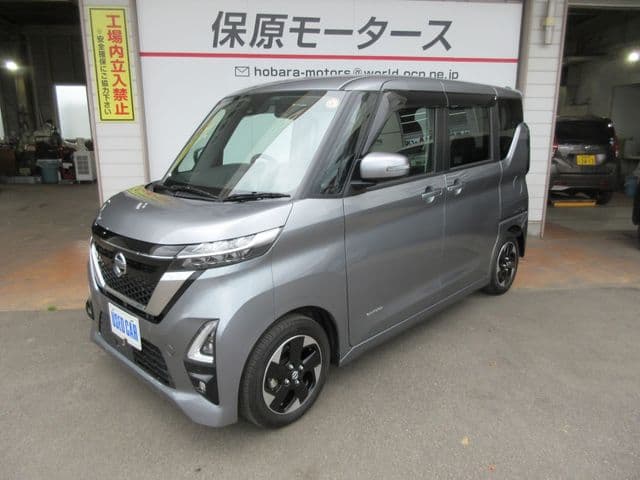 NISSAN