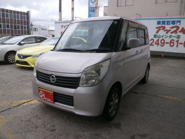 NISSAN