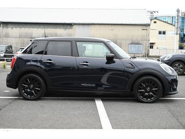 Car thumbnail 4