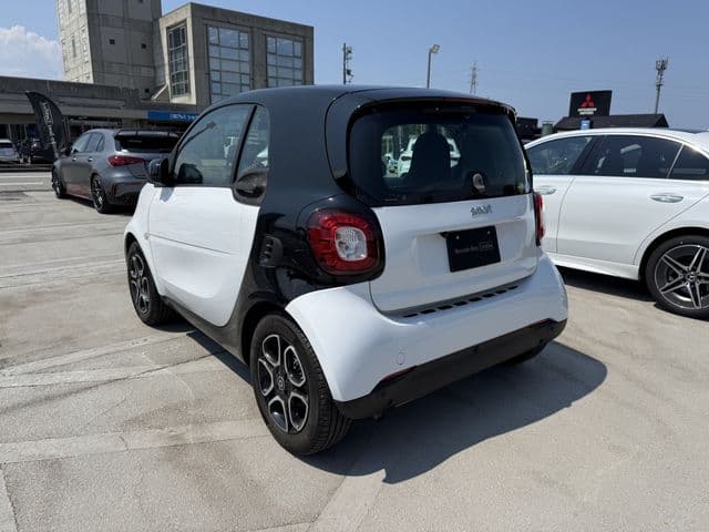 Car thumbnail 4