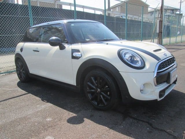 Car thumbnail 3
