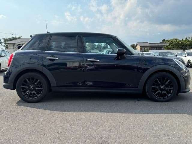 Car thumbnail 4