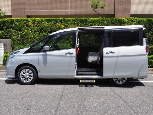 NISSAN