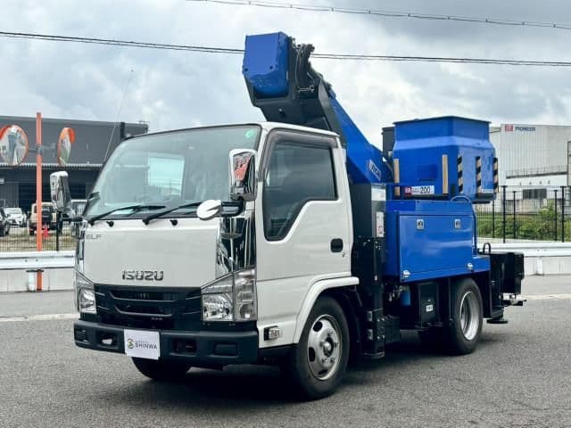 ISUZU