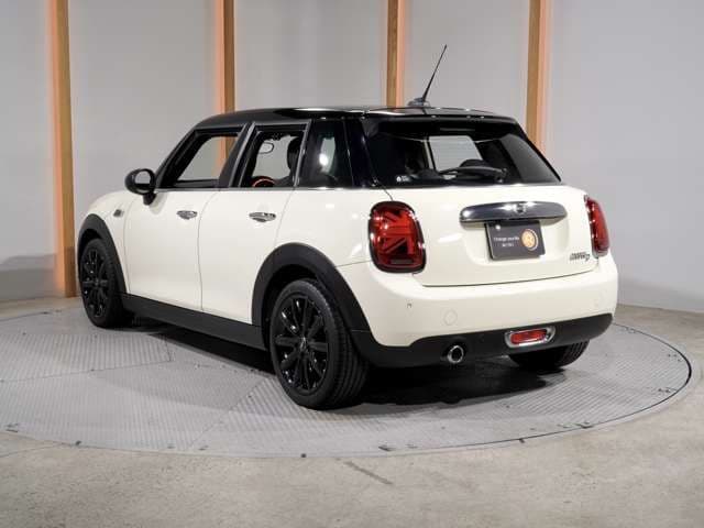 Car thumbnail 2