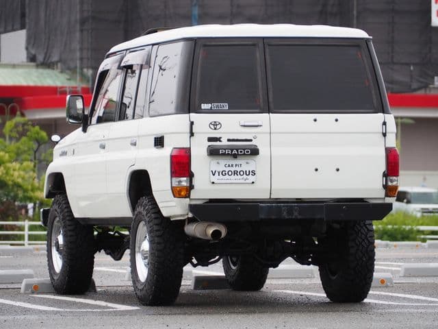 Car thumbnail 3