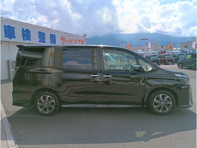 Car thumbnail 4