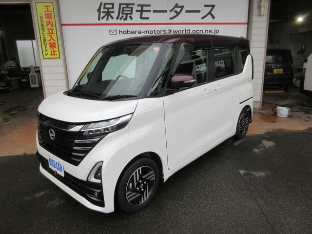 NISSAN