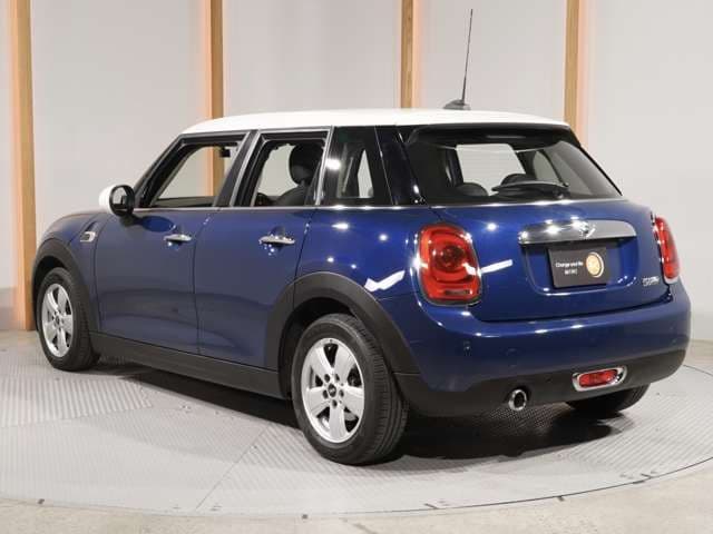 Car thumbnail 2