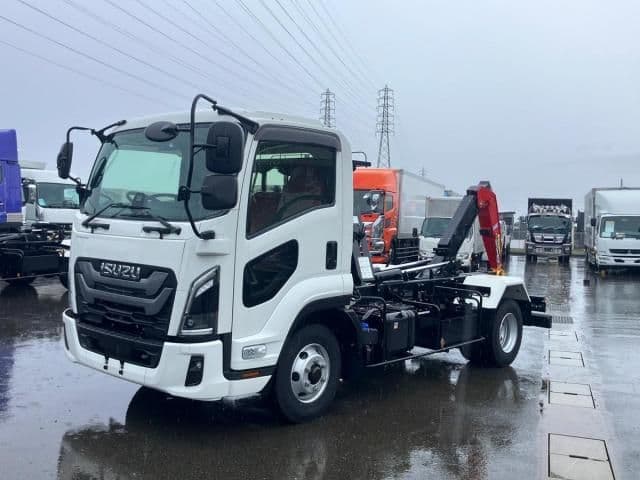 ISUZU