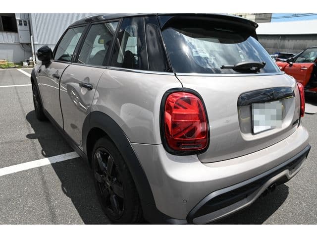 Car thumbnail 4