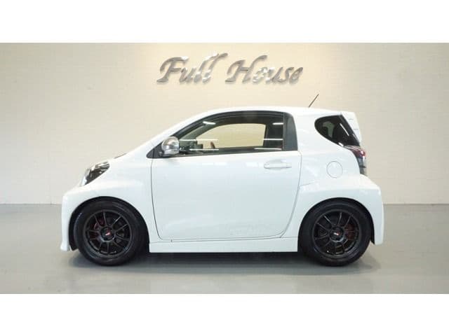 TOYOTA iQ