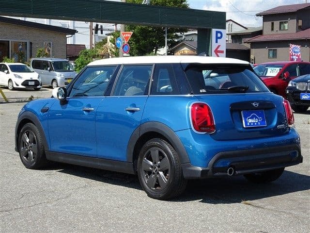 Car thumbnail 3