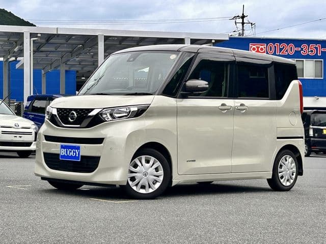 NISSAN