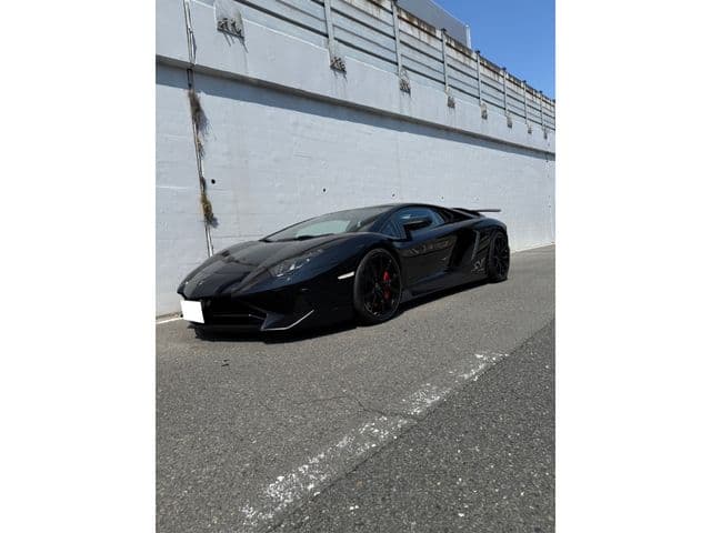 LAMBORGHINI LAMBORGHINI Aventador