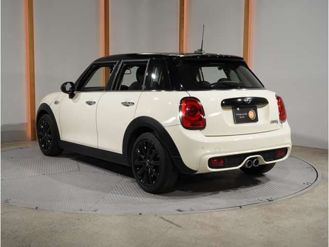 Car thumbnail 2