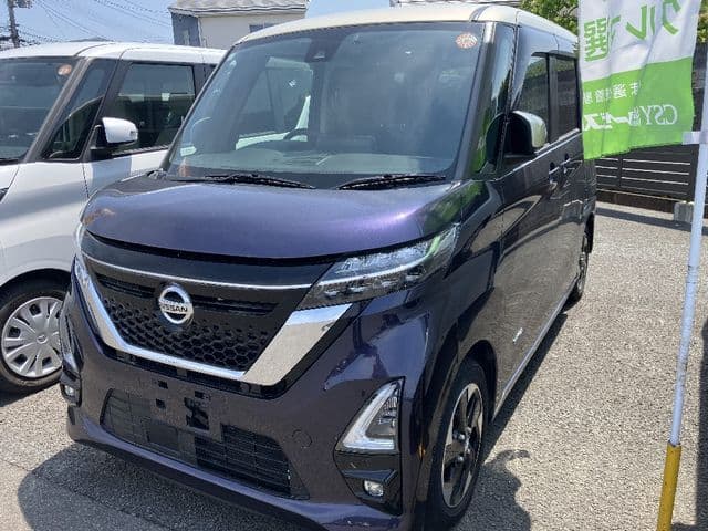 NISSAN