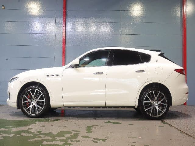 Car thumbnail 3