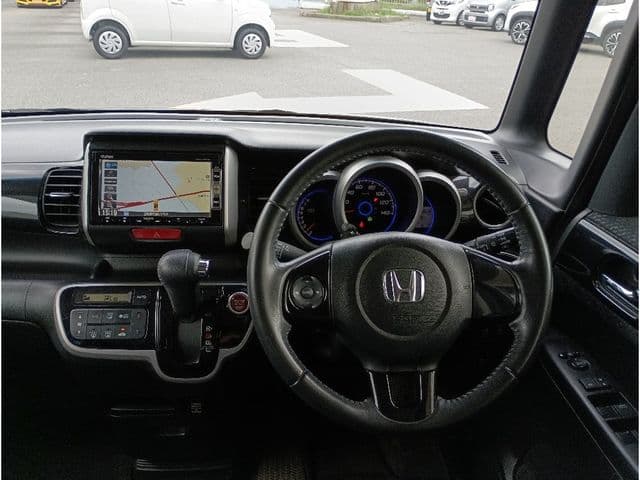 Car thumbnail 3