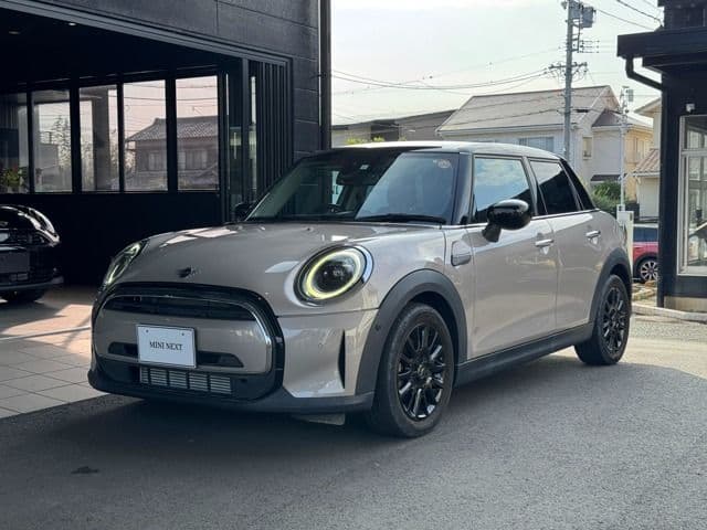 Car image 1