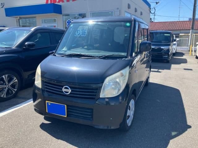 NISSAN