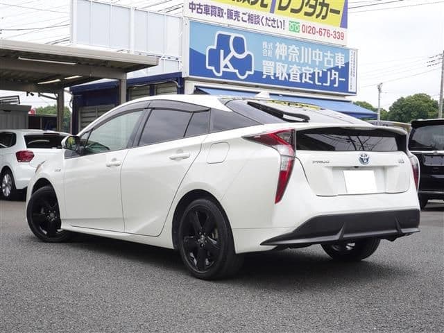 Car thumbnail 4