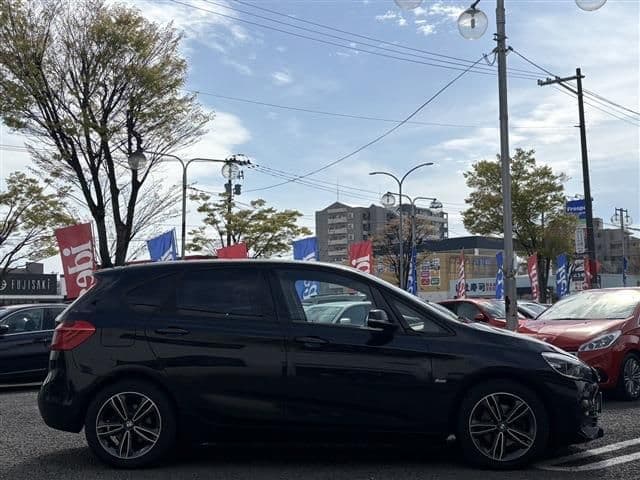 Car thumbnail 4