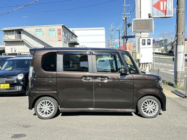 Car thumbnail 3