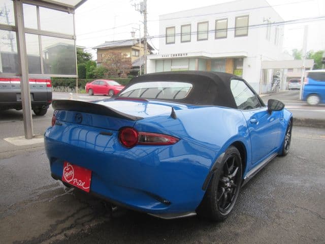 Car thumbnail 3