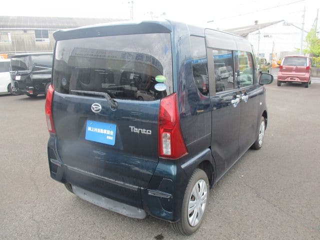 Car thumbnail 4