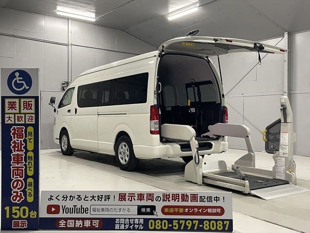 TOYOTA HIACE COMMUTER