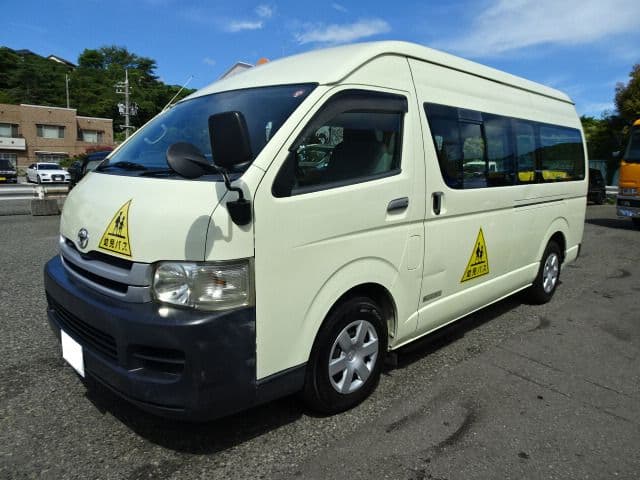 TOYOTA HIACE COMMUTER
