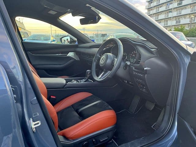 Car thumbnail 4