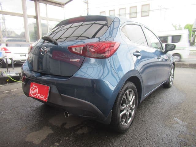 Car thumbnail 3