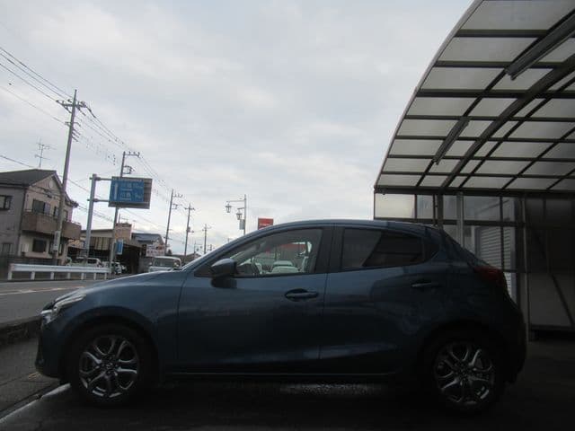 Car thumbnail 4