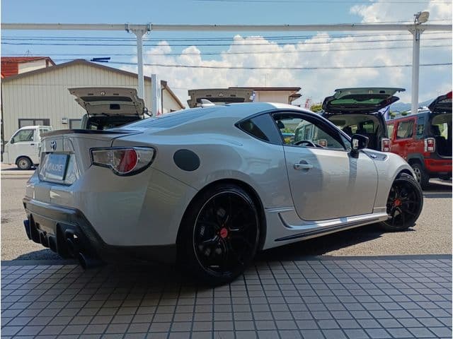 Car thumbnail 3