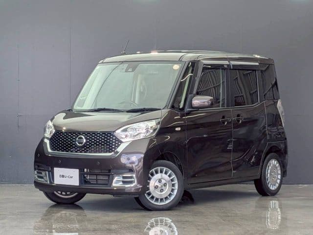 NISSAN