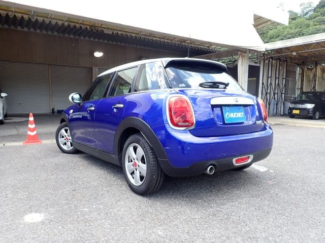 Car thumbnail 3