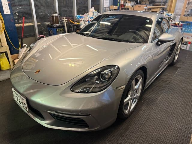 PORSCHE