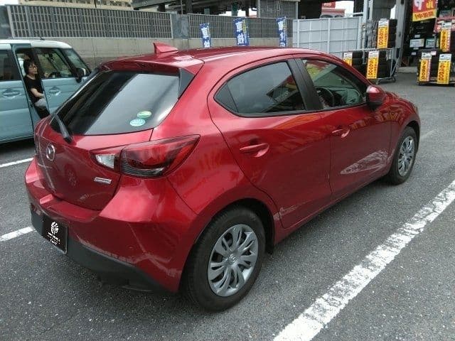 Car thumbnail 3
