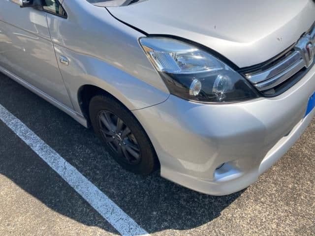 TOYOTA Isis 4WD