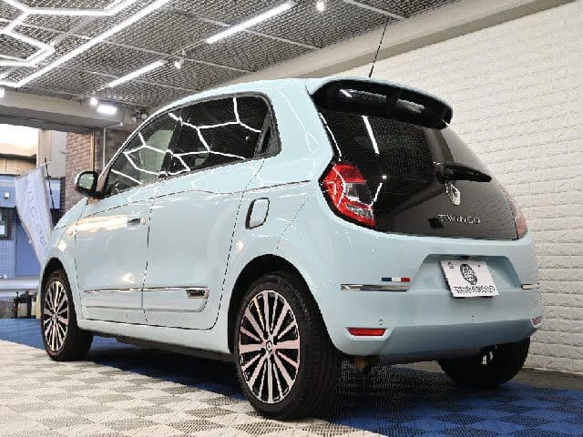Car thumbnail 3