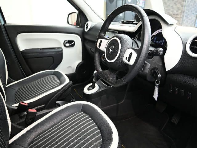 Car thumbnail 4
