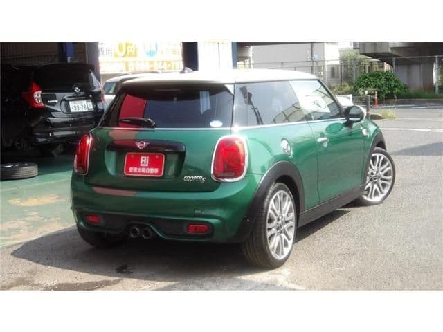 Car thumbnail 4
