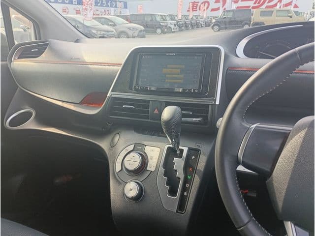 Car thumbnail 4