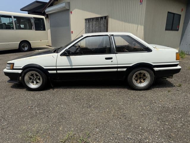 Car thumbnail 3